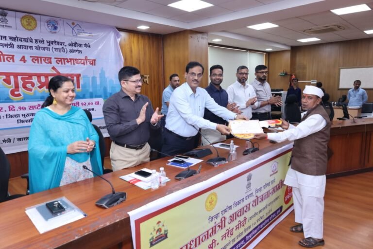 स्वप्नातील घर साकार होणार; प्रधानमंत्री आवास योजना ग्रामीण टप्पा एक व टप्पा दोन अंतर्गत गृहप्रवेश चावी वाटपाचा कार्यक्रम व मंजुरी पत्रक वितरण